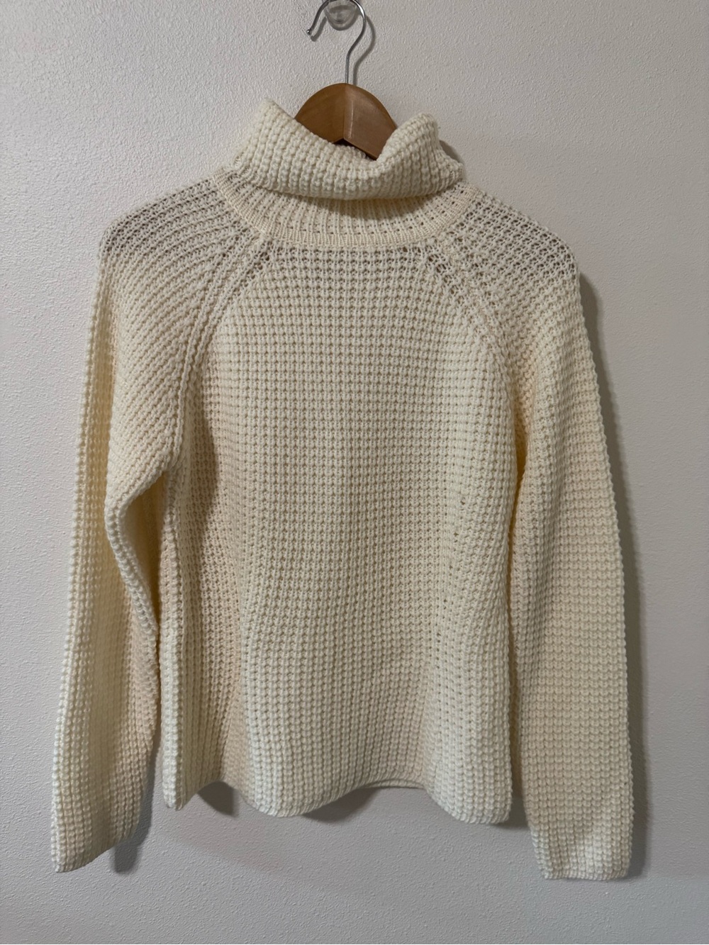 Neiman Marcus Merino Wool Chunky Waffle Knit Turtleneck Sweater Ivory-Large